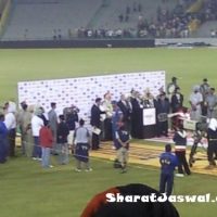Dhoni Talks to Ravi Shastri